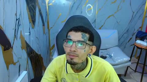 boy_tatto77 online show from May 16, 11:42 am