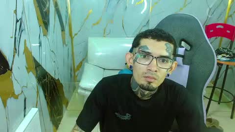 boy_tatto77 online show from May 19, 1:22 am