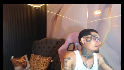boy_tatto77 online show from May 19, 11:22 pm