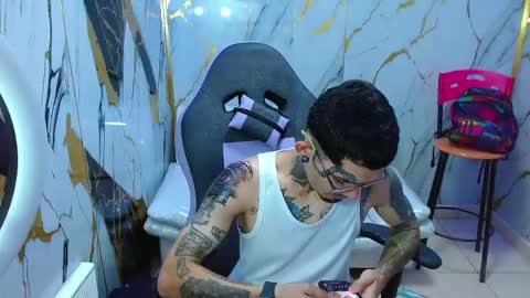 boy_tatto77 online show from May 22, 11:16 am