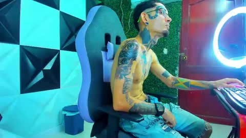 boy_tatto77 online show from May 24, 11:26 am