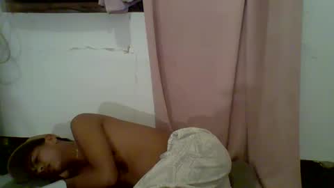 Snapshot of boyax16 chatting on December 9, 9:06 am boyax16 online show from December 9, 9:06 am