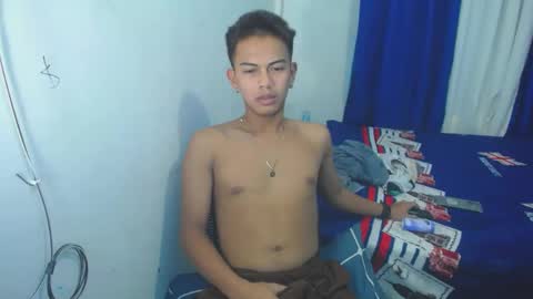 Snapshot of boyax16 chatting on December 25, 11:43 am boyax16 online show from December 25, 11:43 am