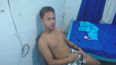 Snapshot of boyax16 chatting on January 2, 8:35 pm boyax16 online show from January 2, 8:35 pm