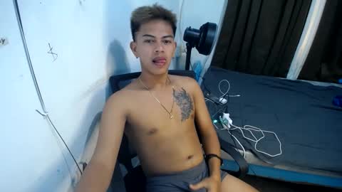 Snapshot of boyax16 chatting on February 3, 8:35 am boyax16 online show from February 3, 8:35 am