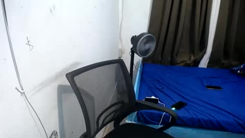 Snapshot of boyax16 chatting on February 19, 1:06 pm boyax16 online show from February 19, 1:06 pm