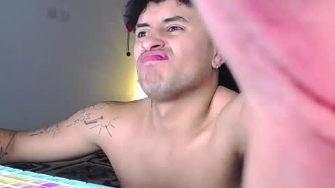 Snapshot of boylatin_777 chatting on February 7, 12:03 am miguel online show from February 7, 12:03 am