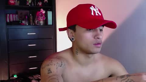 Snapshot of boylatin_777 chatting on February 19, 11:56 pm miguel online show from February 19, 11:56 pm