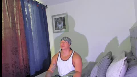 boys_blackandwhite online show from November 30, 9:41 pm