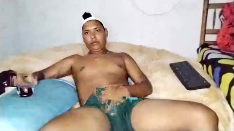 Snapshot of boysex1124 chatting on December 18, 11:56 am andrew online show from December 18, 11:56 am