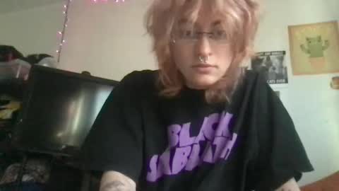 boywithbug online show from February 26, 1:41 pm