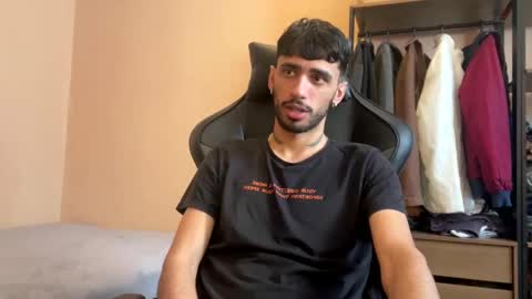 Snapshot of boyzinm2 chatting on November 10, 10:58 am boyzinm2 online show from November 10, 10:58 am