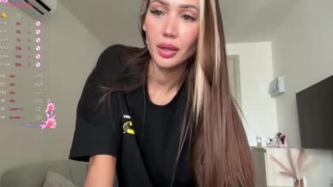 Snapshot of brabuss_ chatting on February 27, 9:22 am Lana online show from February 27, 9:22 am