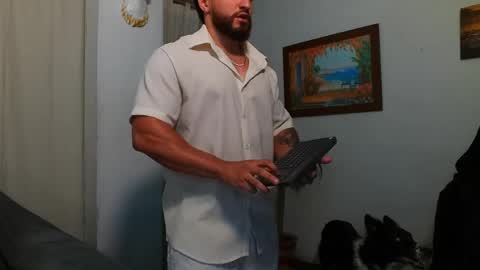 Snapshot of bradley_martinez chatting on May 7, 11:21 pm Bradley Martinez online show from May 7, 11:21 pm