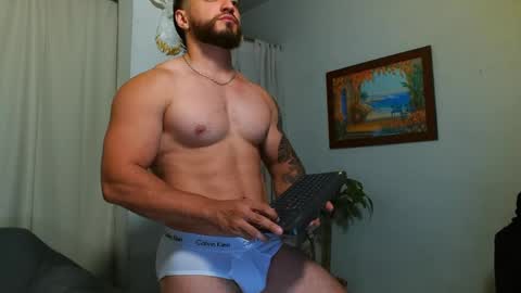 Snapshot of bradley_martinez chatting on May 9, 11:43 pm Bradley Martinez online show from May 9, 11:43 pm