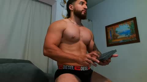 Snapshot of bradley_martinez chatting on May 21, 11:23 pm Bradley Martinez online show from May 21, 11:23 pm