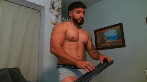 Snapshot of bradley_martinez chatting on June 1, 11:17 pm Bradley Martinez online show from June 1, 11:17 pm
