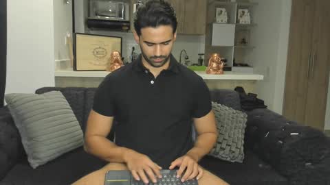 bradleymartin7 online show from February 13, 1:29 am