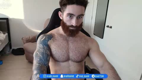 Snapshot of bradtrainn chatting on May 17, 10:39 pm bradtrainn online show from May 17, 10:39 pm