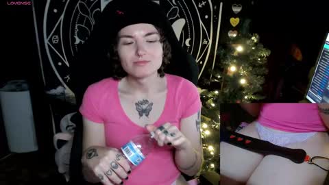 Snapshot of brandiwrld999 chatting on December 21, 3:25 am BrandiWRLD999 online show from December 21, 3:25 am