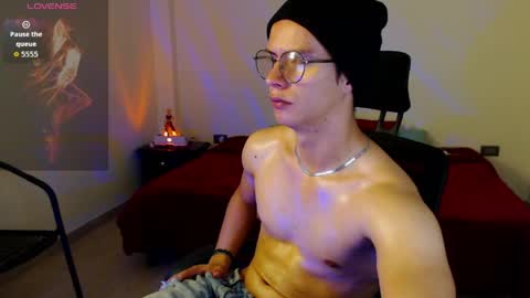 Snapshot of brandon_starkk chatting on April 22, 11:06 pm brandon_starkk online show from April 22, 11:06 pm