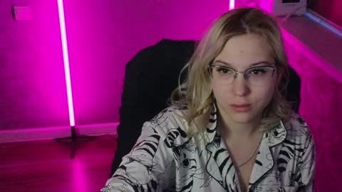 Snapshot of brandy__stars chatting on January 3, 2:43 am Belle online show from January 3, 2:43 am
