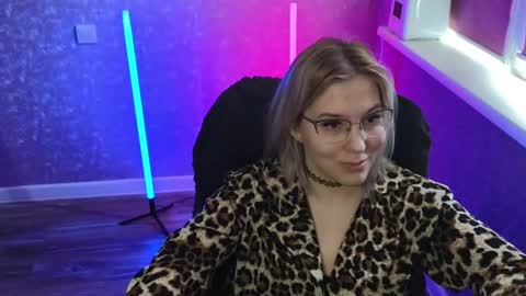 Snapshot of brandy__stars chatting on March 7, 5:08 am Belle online show from March 7, 5:08 am
