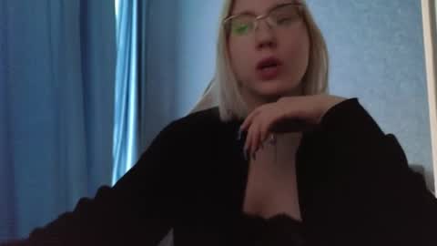 Snapshot of brandy__stars chatting on October 20, 5:52 am Belle online show from October 20, 5:52 am