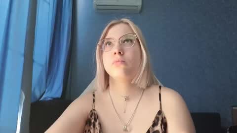 Belle  online show from March 23, 3:43 am