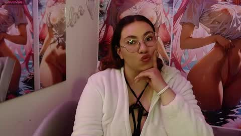 Snapshot of brandy_lovee3 chatting on May 19, 1:17 pm Brandy online show from May 19, 1:17 pm
