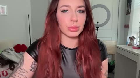 Snapshot of bratbarbie chatting on November 11, 8:42 pm Goddess Samantha online show from November 11, 8:42 pm