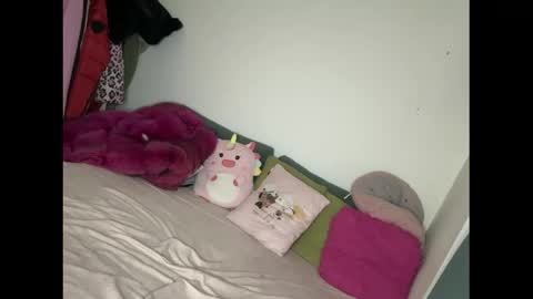 bratzdoll1994 online show from April 2, 6:55 am