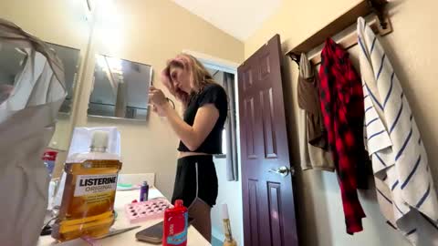 bray19509 online show from December 14, 2:44 pm