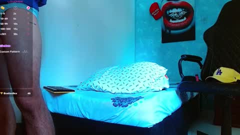 Snapshot of bray_hotboy chatting on December 8, 5:33 pm Bray Hotboy online show from December 8, 5:33 pm
