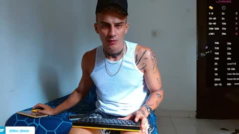 Snapshot of bray_hotboy chatting on June 4, 2:23 pm Bray Hotboy online show from June 4, 2:23 pm