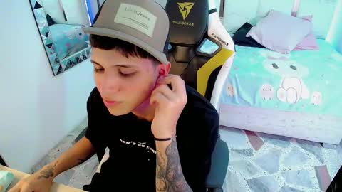 Snapshot of brayan_lopezz chatting on January 27, 6:41 pm BRAYAN online show from January 27, 6:41 pm