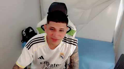 Snapshot of brayan_lopezz chatting on January 15, 1:05 pm BRAYAN online show from January 15, 1:05 pm