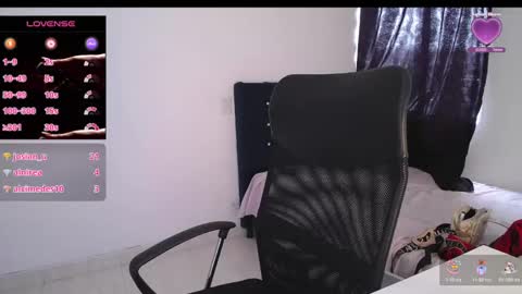 Snapshot of breathe333 chatting on January 31, 3:33 pm Ask me online show from January 31, 3:33 pm