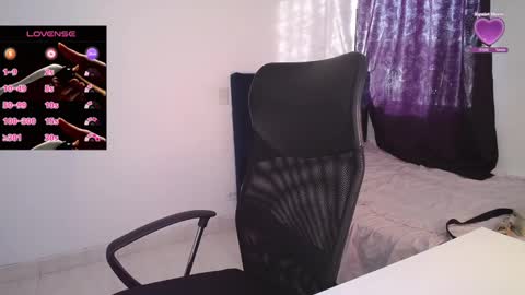 Snapshot of breathe333 chatting on February 4, 12:22 pm Ask me online show from February 4, 12:22 pm