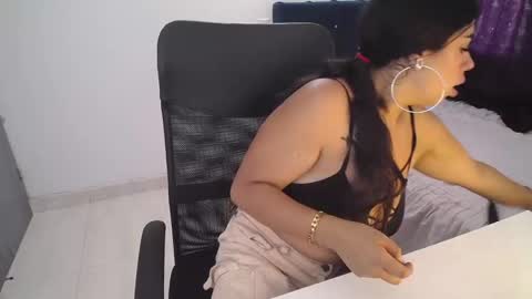 Snapshot of breathe333 chatting on February 5, 12:38 pm Ask me online show from February 5, 12:38 pm