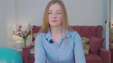 Snapshot of bree_sky chatting on March 31, 1:44 pm Bree online show from March 31, 1:44 pm