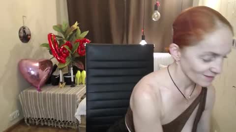 Snapshot of breeterner chatting on February 13, 11:37 pm breeterner online show from February 13, 11:37 pm