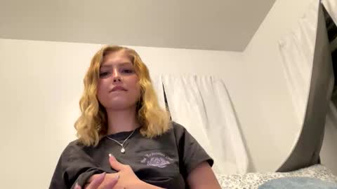 Breezyxlove online show from April 16, 2:23 am