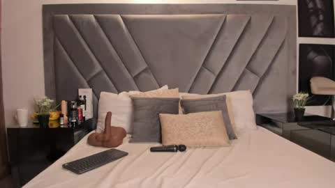 Brenda online show from March 16, 9:30 pm