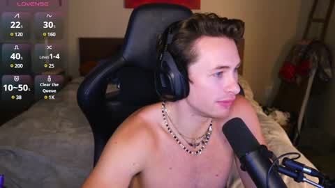 Snapshot of brentonverde chatting on December 13, 10:02 pm brentonverde online show from December 13, 10:02 pm