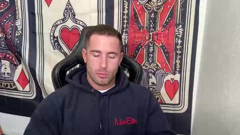 Brett Mycles online show from December 3, 6:06 pm