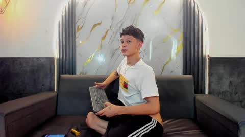 Snapshot of brian_hotof1 chatting on May 21, 11:17 am brian_hotof1 online show from May 21, 11:17 am