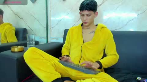 Snapshot of brian_hotof1 chatting on May 29, 12:25 pm brian_hotof1 online show from May 29, 12:25 pm