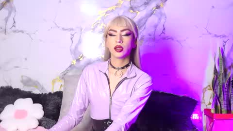 Snapshot of briana_white chatting on April 13, 5:51 pm briana_white online show from April 13, 5:51 pm