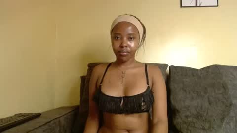 Snapshot of briella_10 chatting on July 23, 2:20 am briella online show from July 23, 2:20 am